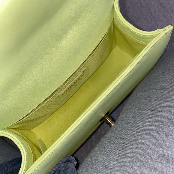 *RARE* Small Chanel Boy Flap Bag Chevron Lambskin - Picture 9 of 9